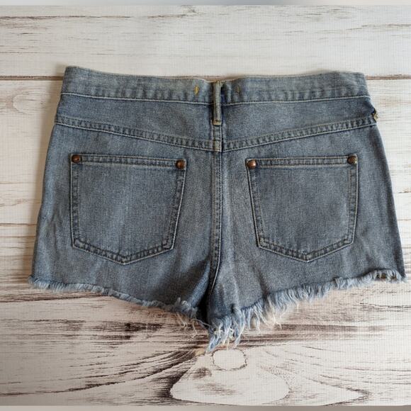 Free People Grommet Distressed Cutoff Denim Shorts sz W 28 - Picture 6 of 6